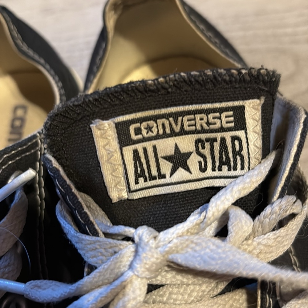 Converse Black and White Chuck Taylor Sneakers women 7.5 / men 5.5 - Picture 2 of 11